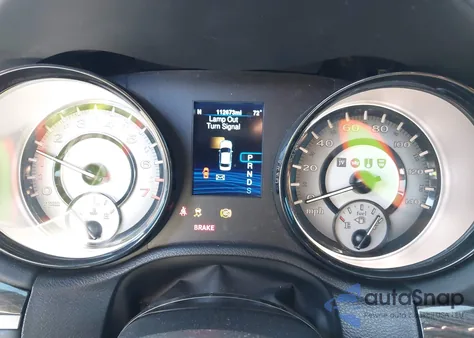 2013 Chrysler 300C John Varvatos Limited Edition из США, поврежденный, VIN 2C3CCADG6DH740076